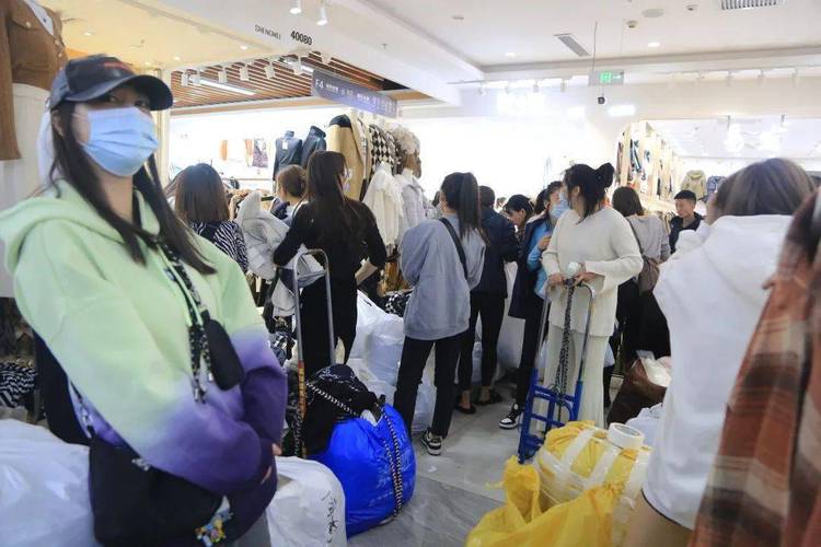 介绍衣服店装修爆款方法,打造视觉盛宴，吸引顾客纷至沓来 介绍衣服店装修爆款方法,打造视觉盛宴，吸引顾客纷至沓来 MI家装修攻略