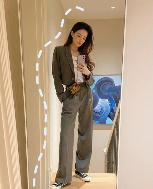 时尚与质感的碰撞,介绍徐璐同款包包店铺的装修艺术 MI家设计百科 时尚与质感的碰撞,介绍徐璐同款包包店铺的装修艺术 时尚与质感的碰撞,介绍徐璐同款包包店铺的装修艺术 MI家设计百科