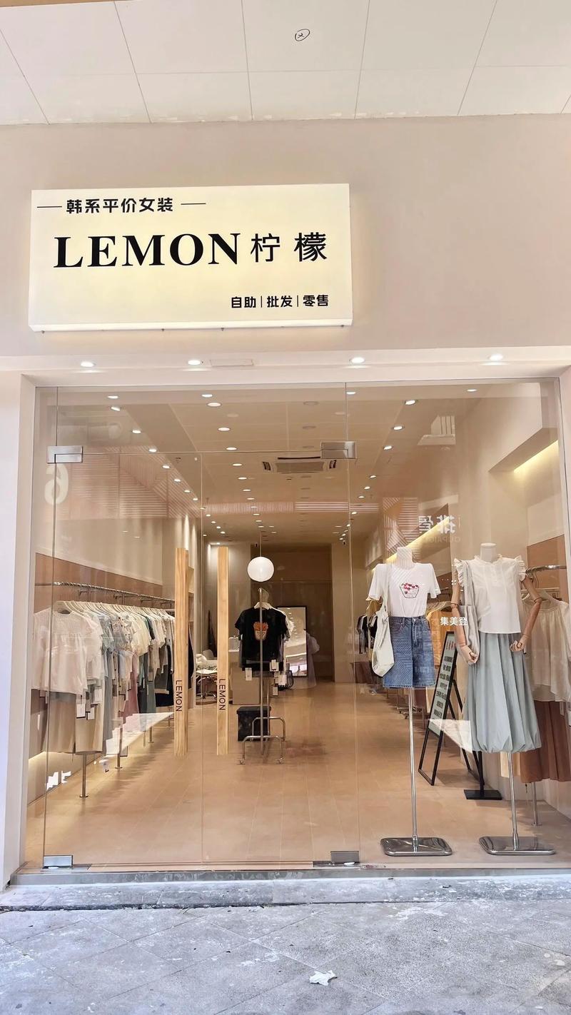 时尚魅力,一店倾心,介绍潮款韩版女装店装修方法 MI家设计指南 时尚魅力,一店倾心,介绍潮款韩版女装店装修方法 时尚魅力,一店倾心,介绍潮款韩版女装店装修方法 MI家设计指南